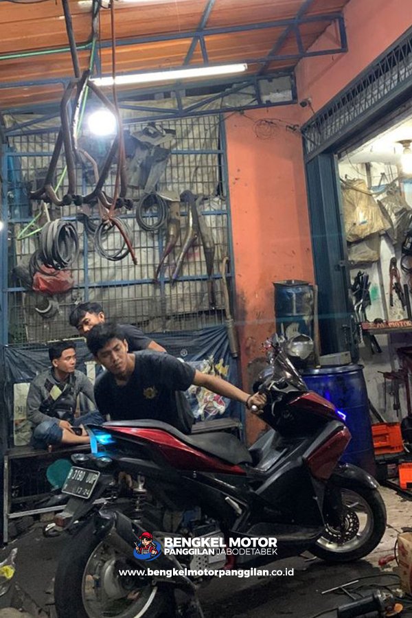 Pemeriksaan Yamaha Aerox yang rusak